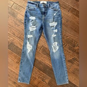 Hollister distressed skinny jeans sz 9 short